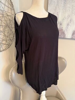 Black Cold-Shoulder Women’s Top with detailed sleeve size large
